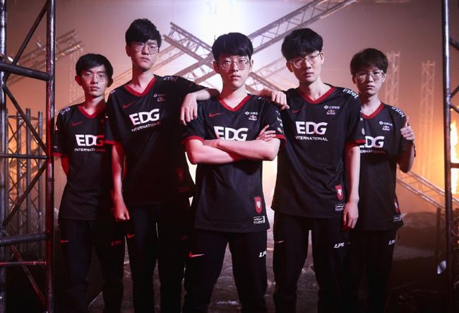 由沙特队前 由沙特队前